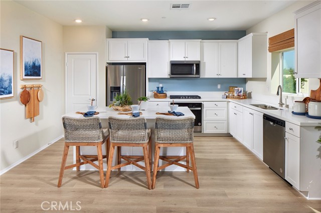 Detail Gallery Image 9 of 22 For 2039 Fernetta Pl, Perris,  CA 92571 - 4 Beds | 3/1 Baths