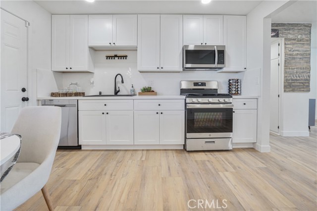 Detail Gallery Image 6 of 24 For 8283 Cornwall Ave, Rancho Cucamonga,  CA 91739 - 4 Beds | 2 Baths