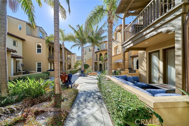 Detail Gallery Image 4 of 37 For 21386 Armilla, Huntington Beach,  CA 92648 - 2 Beds | 2/1 Baths