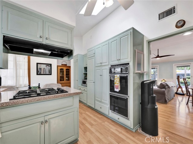 Detail Gallery Image 12 of 40 For 23962 Crosson Dr, Woodland Hills,  CA 91367 - 3 Beds | 2 Baths