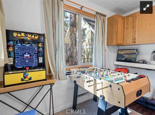 Detail Gallery Image 11 of 17 For 212 W Aeroplane Bld, Big Bear City,  CA 92314 - 2 Beds | 1 Baths