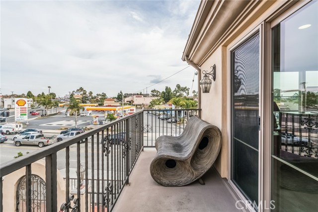 1725 Aviation Boulevard, Redondo Beach, California 90278, 3 Bedrooms Bedrooms, ,1 BathroomBathrooms,Residential,Sold,Aviation,SB17015538