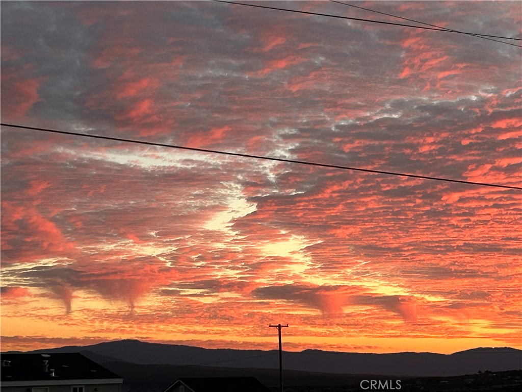 https://media.crmls.org/medias/4a668341-efb4-409d-aee8-c79af6e9bc00.jpg?preset=X-Large