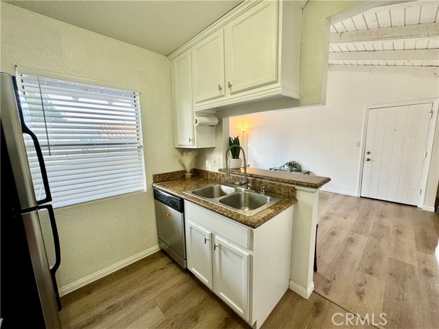 Detail Gallery Image 8 of 21 For 1345 Cabrillo Park Dr. #J16,  Santa Ana,  CA 92701 - 1 Beds | 1 Baths