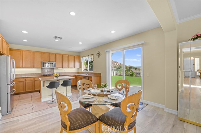 Detail Gallery Image 9 of 57 For 31920 Cedarhill, Lake Elsinore,  CA 92532 - 5 Beds | 3/1 Baths