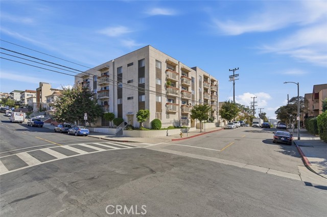 Image 7 of 26 For 939 College  