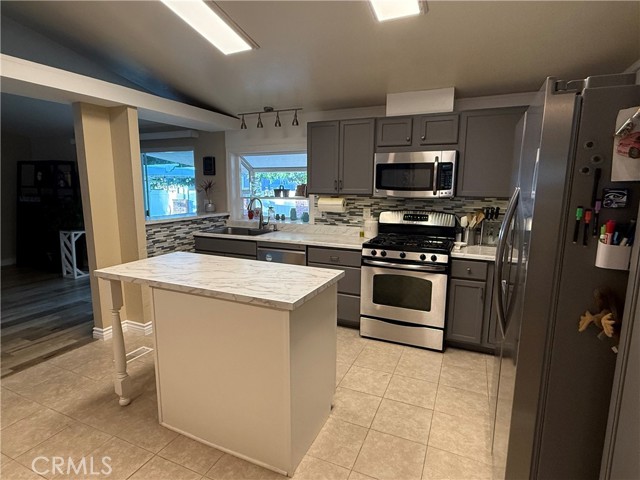 Detail Gallery Image 10 of 35 For 27505 Jasper Way, Castaic,  CA 91384 - 3 Beds | 2 Baths