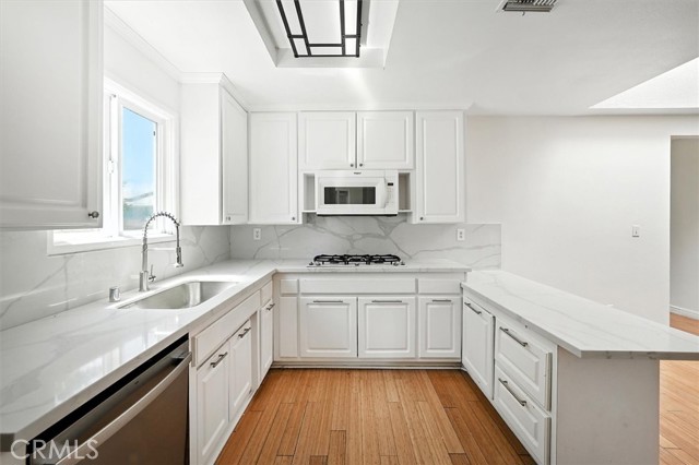 8846 Laramie Avenue, Winnetka CA: https://media.crmls.org/medias/4a695675-a39e-487e-8e03-18a7bc634b10.jpg