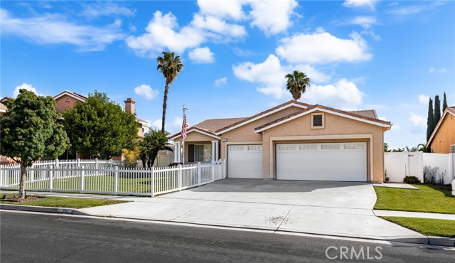 Detail Gallery Image 3 of 47 For 1261 Florence St, Corona,  CA 92882 - 4 Beds | 2 Baths