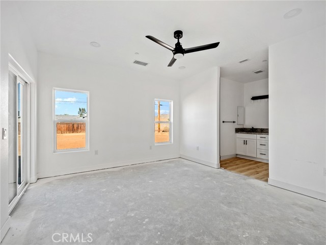 Detail Gallery Image 16 of 33 For 15605 Dale Evans Pkwy, Apple Valley,  CA 92307 - 4 Beds | 2/1 Baths