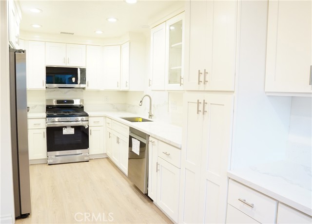 Detail Gallery Image 3 of 13 For 2740 Brea Bld #B,  Fullerton,  CA 92835 - 2 Beds | 2 Baths