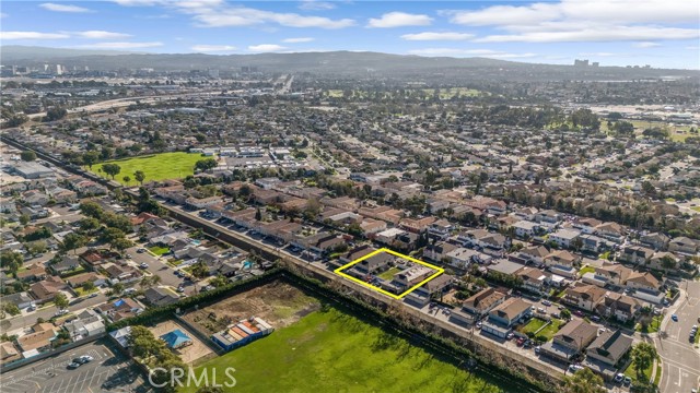 Detail Gallery Image 11 of 15 For 1012 & 1018 Mission Dr, Costa Mesa,  CA 92626 - – Beds | – Baths