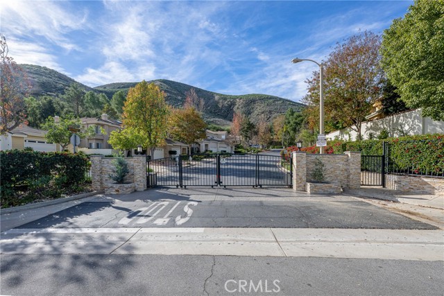 939 Blue Mountain, Westlake Village CA: https://media.crmls.org/medias/4a6a990d-7e6f-4f4c-b8d4-e863617718a1.jpg