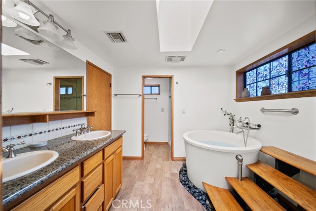 Detail Gallery Image 12 of 27 For 917 N Huntington, San Fernando,  CA 91340 - 4 Beds | 3 Baths