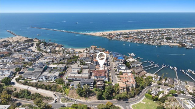 302 Carnation Avenue, Corona del Mar CA: https://media.crmls.org/medias/4a6c0569-f79b-4467-8160-9089d45d6837.jpg