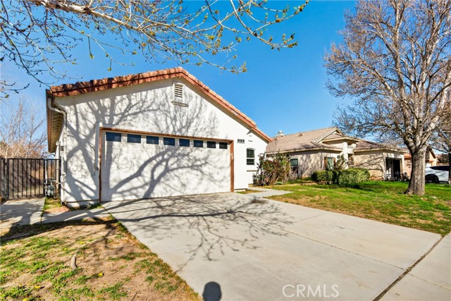 Detail Gallery Image 4 of 35 For 43865 Gingham, Lancaster,  CA 93535 - 3 Beds | 2 Baths