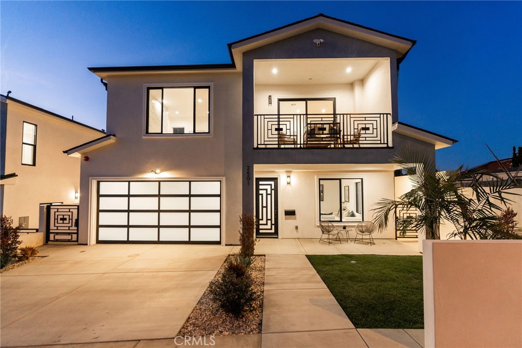 2501 Curtis