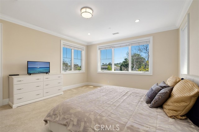 4 Summer House Lane, Newport Beach CA: https://media.crmls.org/medias/4a6d27ef-34e3-49c8-9367-067acbb078ea.jpg