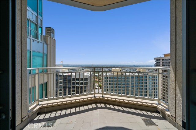 Detail Gallery Image 15 of 39 For 10727 Wilshire Bld #1901,  Los Angeles,  CA 90024 - 2 Beds | 3/1 Baths
