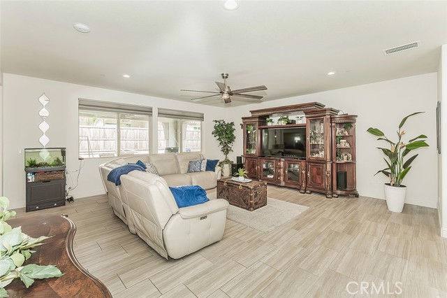 Image 6 of 75 For 877 Treasure Hills