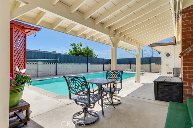 Detail Gallery Image 5 of 28 For 1242 N Dalton Ave, Azusa,  CA 91702 - 4 Beds | 2 Baths