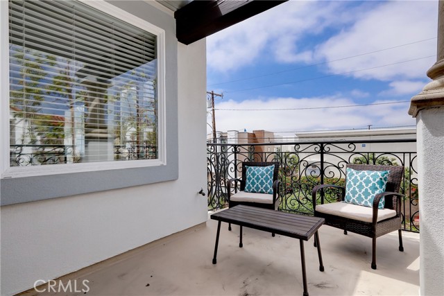 726 1st Place, Hermosa Beach, California 90254, 4 Bedrooms Bedrooms, ,3 BathroomsBathrooms,Residential,Sold,1st,SB22091741