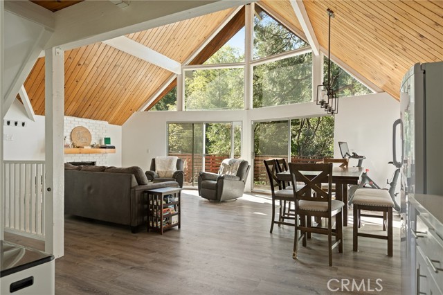 Detail Gallery Image 7 of 35 For 316 Pioneer Rd, Lake Arrowhead,  CA 92352 - 3 Beds | 2/1 Baths