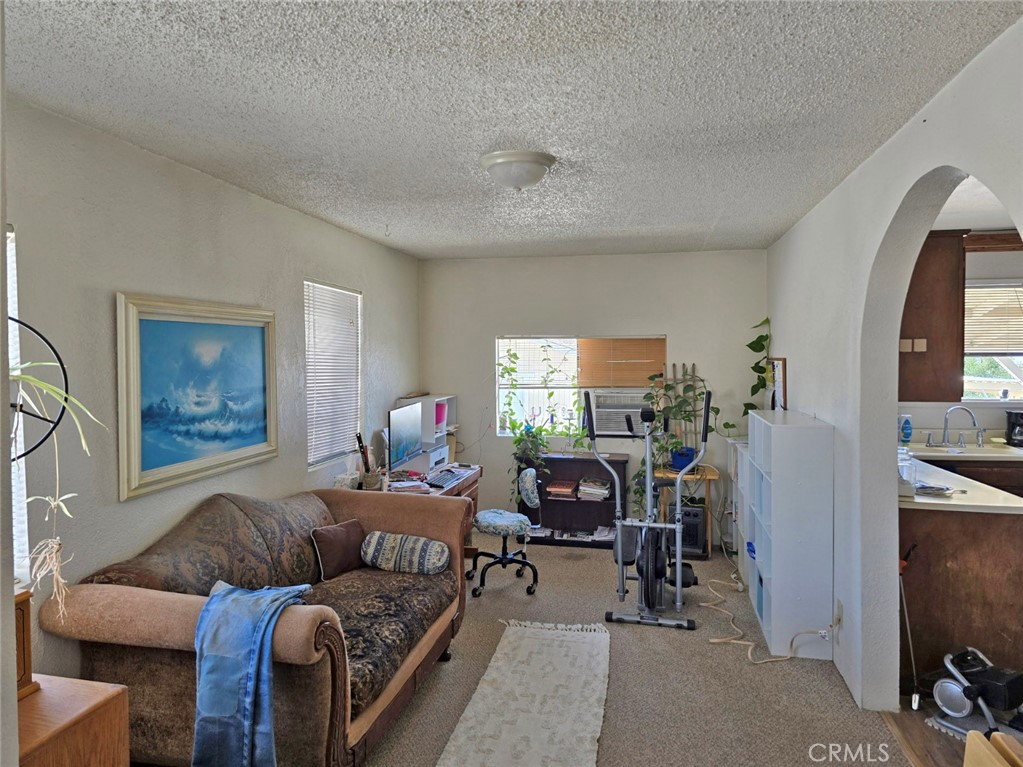 https://media.crmls.org/medias/4a6f8fb9-4d35-42e0-9be2-c5fab46f3b1c.jpg?preset=X-Large