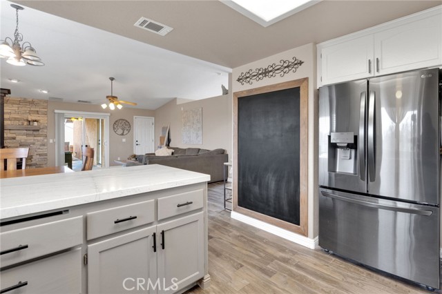 Detail Gallery Image 17 of 69 For 6297 Coleridge, Oak Hills,  CA 92344 - 7 Beds | 4 Baths