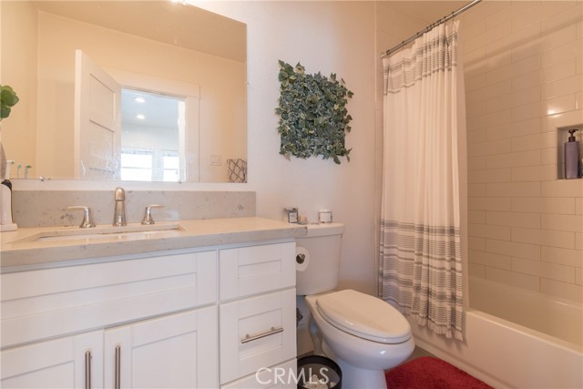 1517 E 1st Street, Long Beach CA: https://media.crmls.org/medias/4a717884-8d1f-445a-a380-d6e307330491.jpg