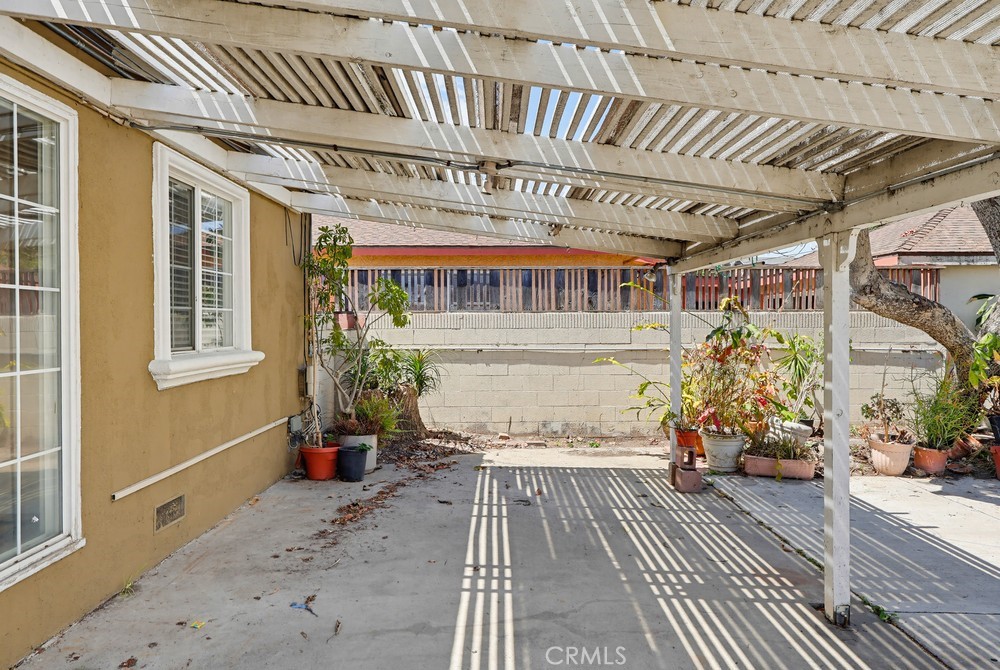 https://media.crmls.org/medias/4a72320c-4dfa-42dc-8406-159f6446cdbb.jpg?preset=X-Large