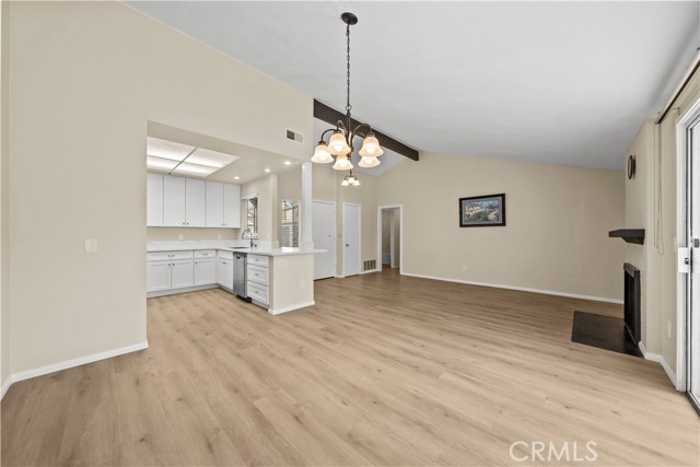 Detail Gallery Image 4 of 16 For 684 Parkview Dr, Lake Elsinore,  CA 92530 - 2 Beds | 1 Baths