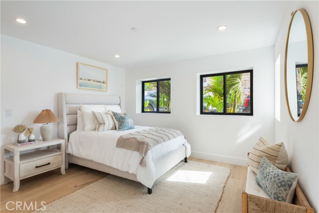Detail Gallery Image 12 of 30 For 707 2nd St, Hermosa Beach,  CA 90254 - 4 Beds | 4/1 Baths