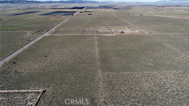 3 W H Avenue, Lancaster CA: https://media.crmls.org/medias/4a72f398-60e9-48ee-beb2-45b61789d8f2.jpg