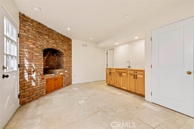 Detail Gallery Image 26 of 59 For 89 Rivo Alto Canal, Long Beach,  CA 90803 - 5 Beds | 3/1 Baths