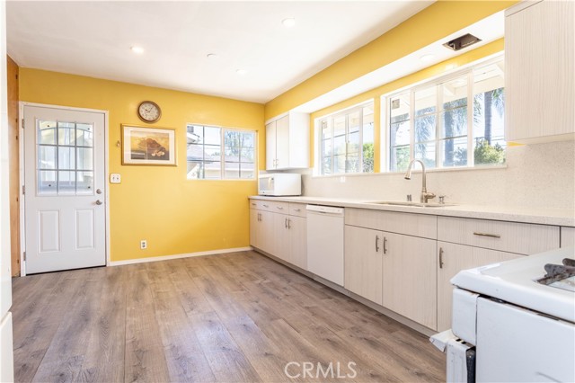 Detail Gallery Image 12 of 33 For 7701 Orion Ave, Van Nuys,  CA 91406 - 3 Beds | 2 Baths