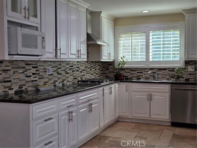Detail Gallery Image 3 of 44 For 23395 Schoolcraft St, West Hills,  CA 91307 - 8 Beds | 5 Baths