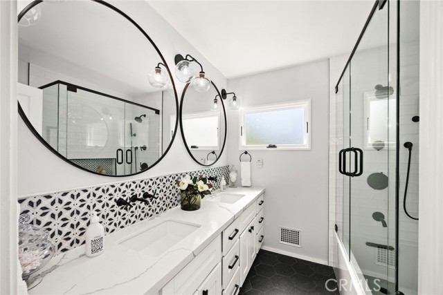 852 E Howard Street, Pasadena CA: https://media.crmls.org/medias/4a74ad3a-f27e-4780-a0b1-71789636a579.jpg