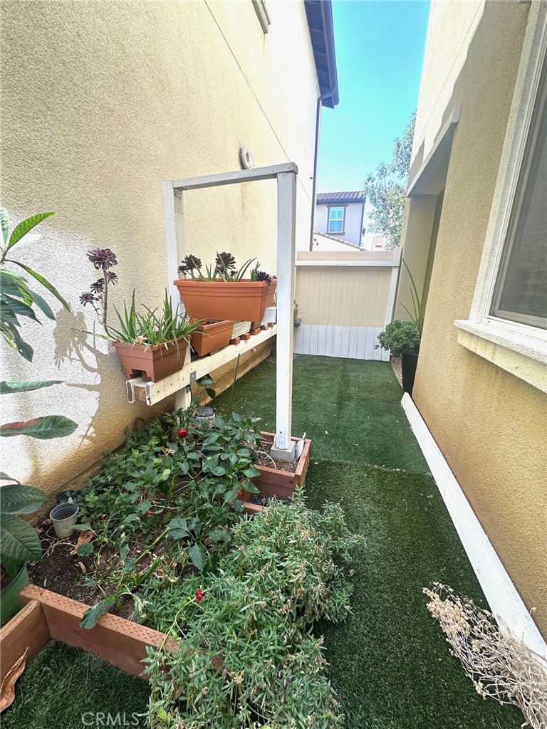 https://media.crmls.org/medias/4a74e174-0058-4ad2-98f4-93f1c5cf823c.jpg?preset=X-Large