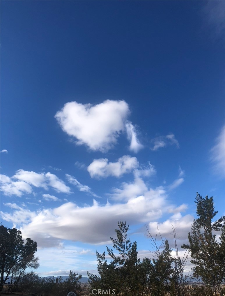 https://media.crmls.org/medias/4a752976-5d6c-4de7-8ed8-dc5eb440b3eb.jpg?preset=X-Large