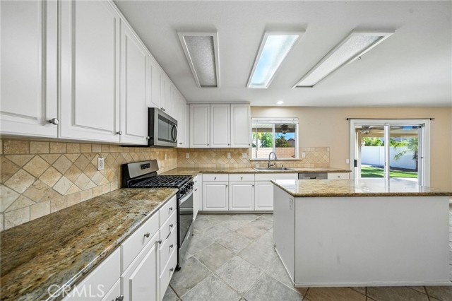 41980 Trinity River Way, Murrieta CA: https://media.crmls.org/medias/4a77f2ea-995c-4cbe-a2a2-8bbc0ac66323.jpg