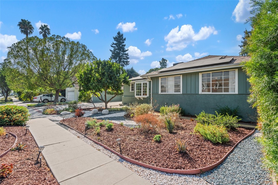 Detail Gallery Image 3 of 29 For 6461 Penfield Ave, Woodland Hills,  CA 91367 - 4 Beds | 2 Baths