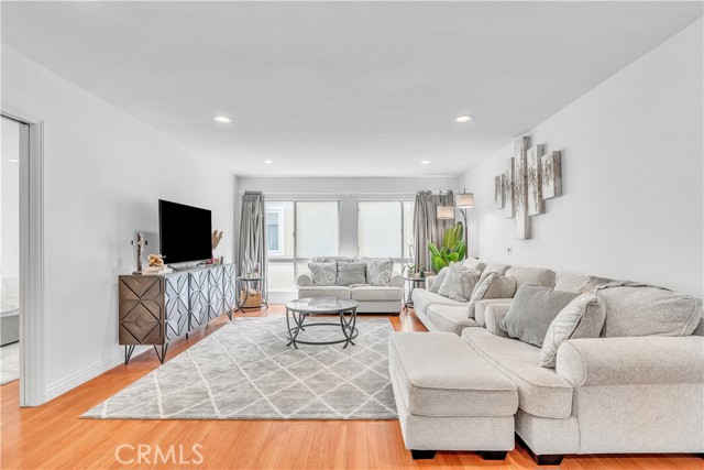 2318 Fox Hill, Los Angeles CA: https://media.crmls.org/medias/4a79ae37-8d52-4e1d-b457-fb3c15687a08.jpg