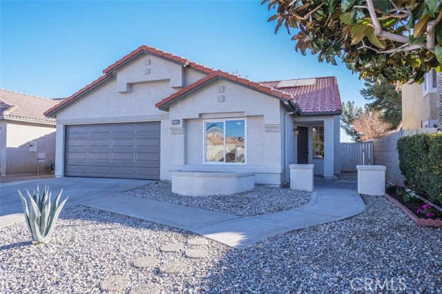 Detail Gallery Image 1 of 17 For 13357 Monterey Way, Victorville,  CA 92392 - 3 Beds | 2 Baths