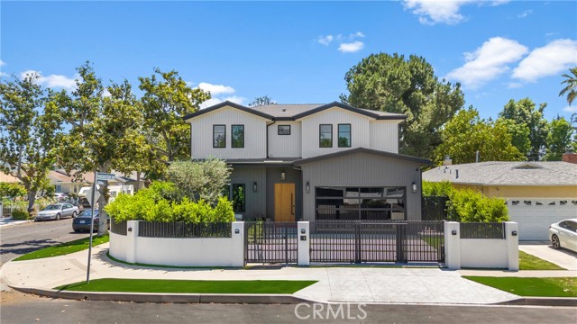 Detail Gallery Image 1 of 44 For 13602 Morrison St, Sherman Oaks,  CA 91423 - 6 Beds | 6/1 Baths