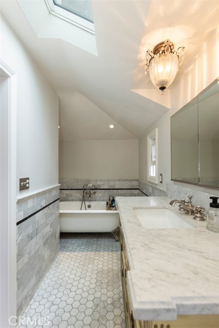 Detail Gallery Image 58 of 70 For 4225 Myrtle Ave, Long Beach,  CA 90807 - 5 Beds | 3/1 Baths