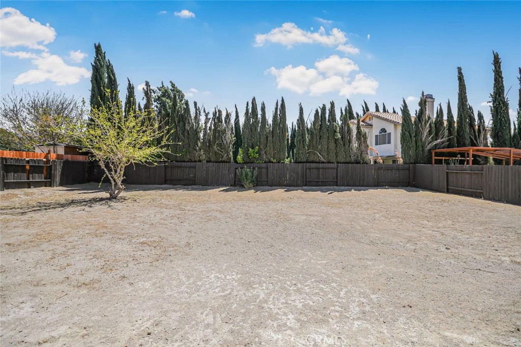 https://media.crmls.org/medias/4a7e211d-ebac-49a4-b043-41768e4c169c.jpg?preset=X-Large