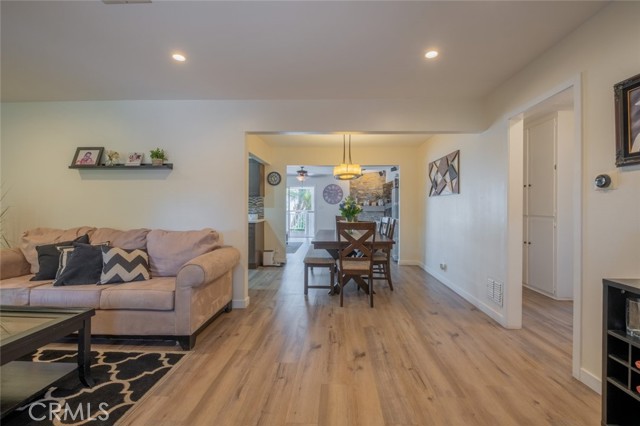 Detail Gallery Image 6 of 35 For 16732 Lassen St, Northridge,  CA 91343 - 3 Beds | 3 Baths