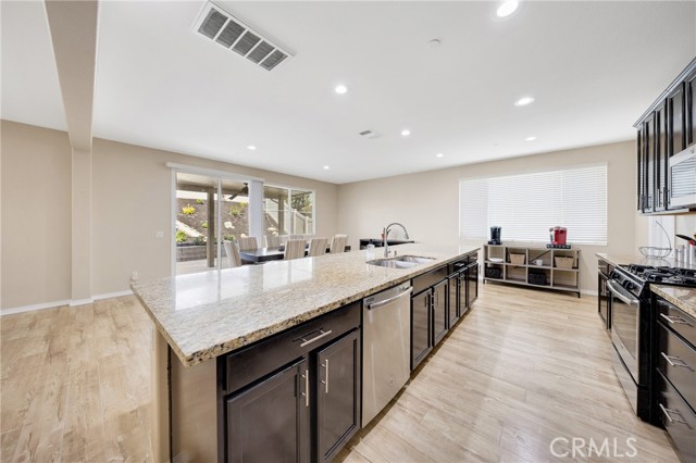Detail Gallery Image 6 of 44 For 17984 Valerian Way, San Bernardino,  CA 92407 - 4 Beds | 3 Baths