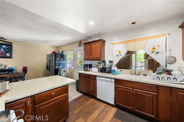 12597 Jalepeno Avenue, Chino CA: https://media.crmls.org/medias/4a7eb8de-8cf1-4034-b18b-dcd259ee8f38.jpg